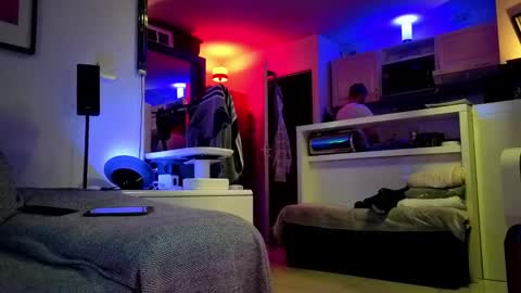 Snapshot of hugolandcam chatting on 01.18.25 Hugo online show from 01.18.25