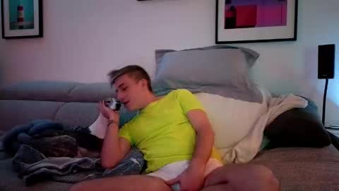 Snapshot of hugolandcam chatting on 02.01.25 Hugo online show from 02.01.25