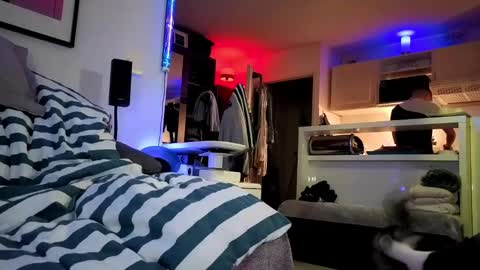 Snapshot of hugolandcam chatting on 02.07.25 Hugo online show from 02.07.25