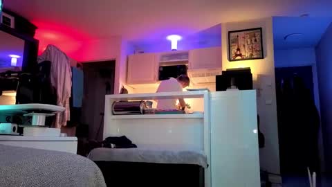 Snapshot of hugolandcam chatting on 03.04.25 Hugo online show from 03.04.25