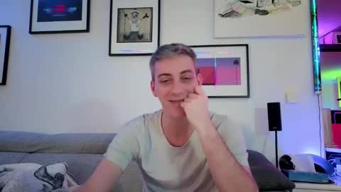 Snapshot of hugolandcam chatting on 03.09.25 Hugo online show from 03.09.25