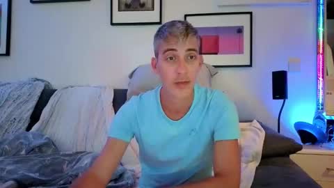 Snapshot of hugolandcam chatting on 09.08.25 Hugo online show from 09.08.25