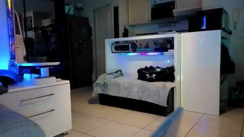 Snapshot of hugolandcam chatting on 09.12.25 Hugo online show from 09.12.25