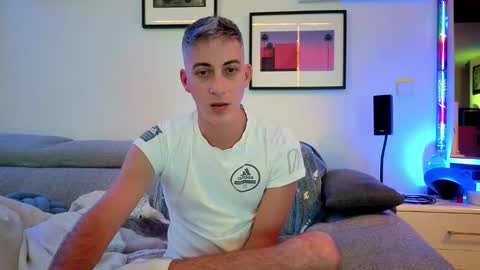 Snapshot of hugolandcam chatting on 11.03.25 Hugo online show from 11.03.25