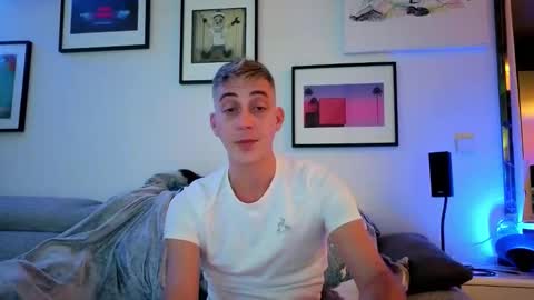 Snapshot of hugolandcam chatting on 11.04.25 Hugo online show from 11.04.25