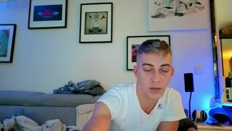 Snapshot of hugolandcam chatting on 11.08.25 Hugo online show from 11.08.25