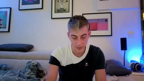 Snapshot of hugolandcam chatting on 11.21.25 Hugo online show from 11.21.25