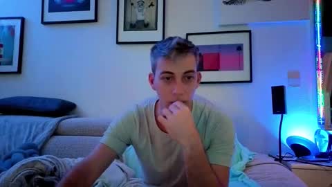 Snapshot of hugolandcam chatting on 01.18.26 Hugo online show from 01.18.26