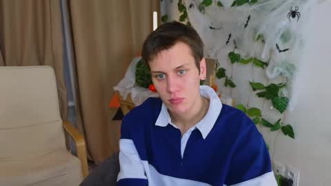 Snapshot of hun1er_steele chatting on 10.31.25 Hunter steele online show from 10.31.25