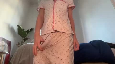 Snapshot of hung_angel_xxl chatting on 07.29.26 Alice help me reach 100 likes online show from 07.29.26