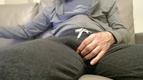 Snapshot of hung_hot_fit10 chatting on 01.11.25 Big uncut cock dripping online show from 01.11.25