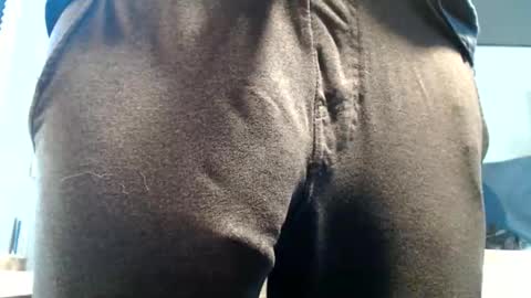 Snapshot of hung_hot_fit10 chatting on 06.03.26 Big uncut cock dripping online show from 06.03.26