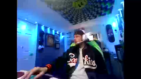 Snapshot of hungtxcock92 chatting on 10.12.25 hungtxcock92 online show from 10.12.25