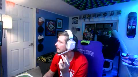 Snapshot of hungtxcock92 chatting on 12.21.25 hungtxcock92 online show from 12.21.25