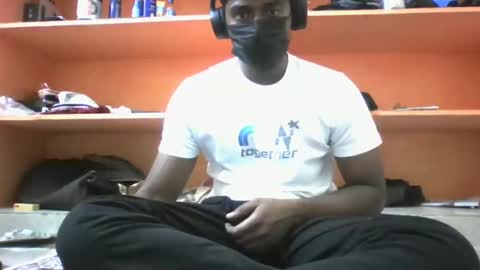 Snapshot of hunk_dominant chatting on 11.13.25 hunk_dominant online show from 11.13.25