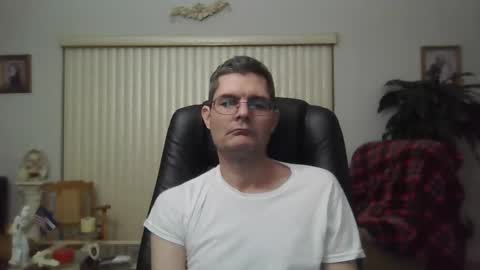 hunkmasclefad458 online show from 01.13.25