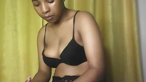 Snapshot of hunsweetpie chatting on 09.11.25 hunsweetpie online show from 09.11.25