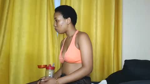 Snapshot of hunsweetpie chatting on 10.16.25 hunsweetpie online show from 10.16.25