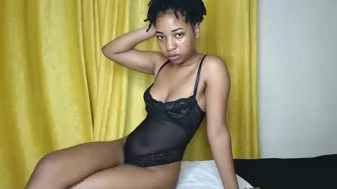 Snapshot of hunsweetpie chatting on 11.25.25 hunsweetpie online show from 11.25.25