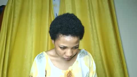 Snapshot of hunsweetpie chatting on 12.21.25 hunsweetpie online show from 12.21.25