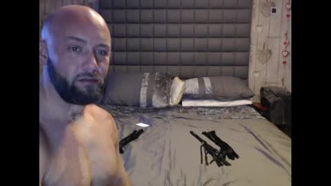 Snapshot of hunterandesme chatting on 01.10.25 HunterandEsme online show from 01.10.25