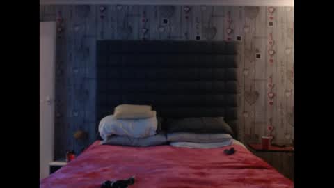 Snapshot of hunterandesme chatting on 01.21.25 HunterandEsme online show from 01.21.25