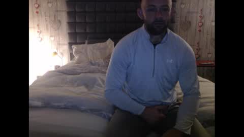 Snapshot of hunterandesme chatting on 01.22.25 HunterandEsme online show from 01.22.25