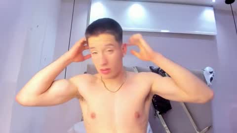 Snapshot of hunterheat_ chatting on 10.20.25 hunterheat_ online show from 10.20.25