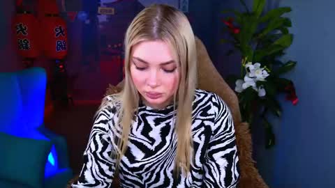 Snapshot of hyileyclark chatting on 05.17.26 hyileyclark online show from 05.17.26