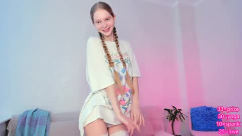 Snapshot of hypnoootic chatting on 05.15.26 Jenny online show from 05.15.26