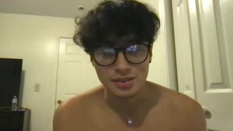 Snapshot of hyunluv chatting on 09.29.25 hyunluv online show from 09.29.25