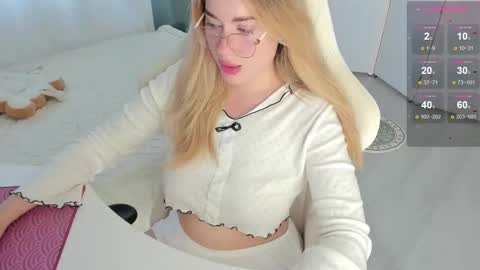 HiI am  EvaPVT is open  online show from 10.13.25