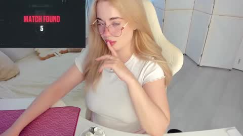 Snapshot of i_want_you_eva chatting on 05.16.26 HiI am EvaPVT is open online show from 05.16.26