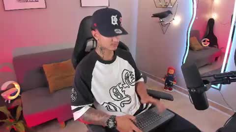 Snapshot of iam_light chatting on 07.17.26 Light online show from 07.17.26