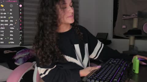 Snapshot of iam_nikki chatting on 01.02.25 On instagram Imm  NikkiHelp me reach 100 likes online show from 01.02.25