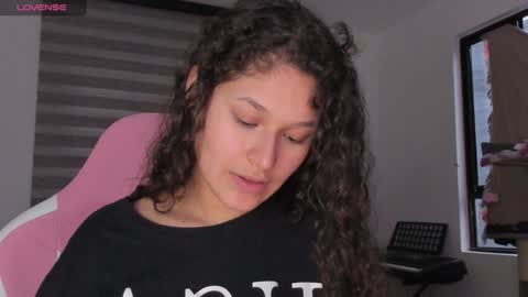 Snapshot of iam_nikki chatting on 01.05.25 On instagram Imm  NikkiHelp me reach 100 likes online show from 01.05.25