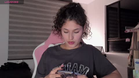 Snapshot of iam_nikki chatting on 02.02.25 On instagram Imm  NikkiHelp me reach 100 likes online show from 02.02.25