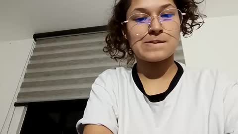 Snapshot of iam_nikki chatting on 02.13.25 On instagram Imm  NikkiHelp me reach 100 likes online show from 02.13.25