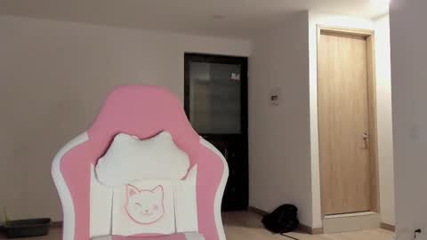 Snapshot of iam_nikki chatting on 03.05.25 On instagram Imm  NikkiHelp me reach 100 likes online show from 03.05.25