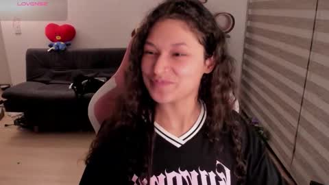 Snapshot of iam_nikki chatting on 10.25.25 On instagram Imm  NikkiHelp me reach 100 likes online show from 10.25.25