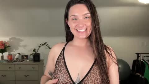 Snapshot of iamcrystalann chatting on 05.27.26 Crystal online show from 05.27.26