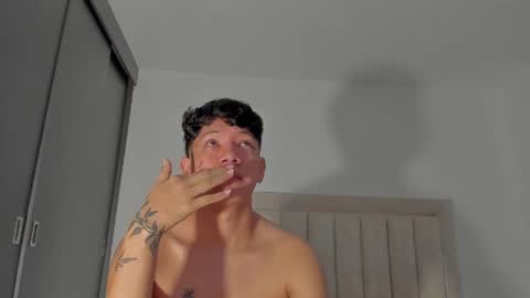 Snapshot of iamjulian_ chatting on 06.21.26 Juliiiiian online show from 06.21.26