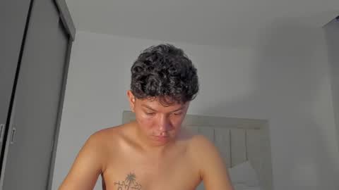 Snapshot of iamjulian_ chatting on 06.25.26 Juliiiiian online show from 06.25.26