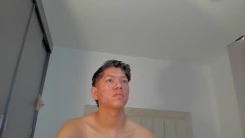 Snapshot of iamjulian_ chatting on 06.27.26 Juliiiiian online show from 06.27.26