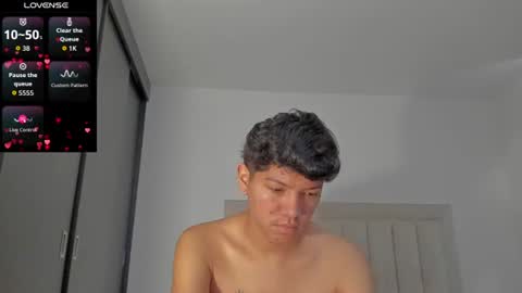Snapshot of iamjulian_ chatting on 07.12.26 Juliiiiian online show from 07.12.26