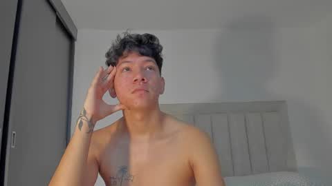 Snapshot of iamjulian_ chatting on 07.15.26 Juliiiiian online show from 07.15.26