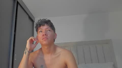Snapshot of iamjulian_ chatting on 07.21.26 Juliiiiian online show from 07.21.26