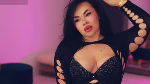 Snapshot of iamlila chatting on 11.23.25 Lila online show from 11.23.25