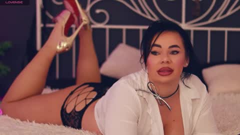 Snapshot of iamlila chatting on 11.27.25 Lila online show from 11.27.25