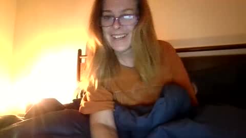 iampoppyy online show from 10.16.25